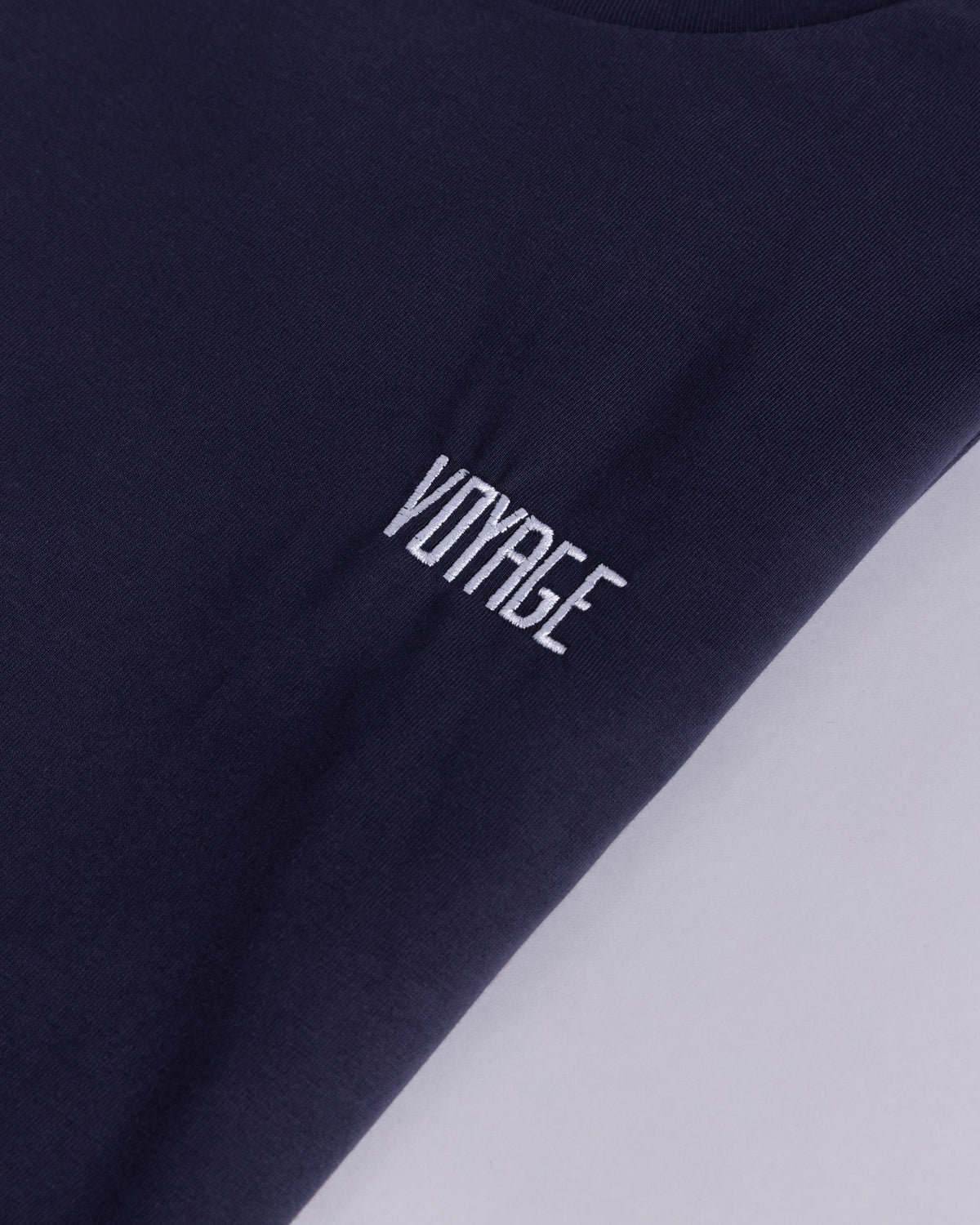 Voyage Emblem Tee Midnight Blue, detail