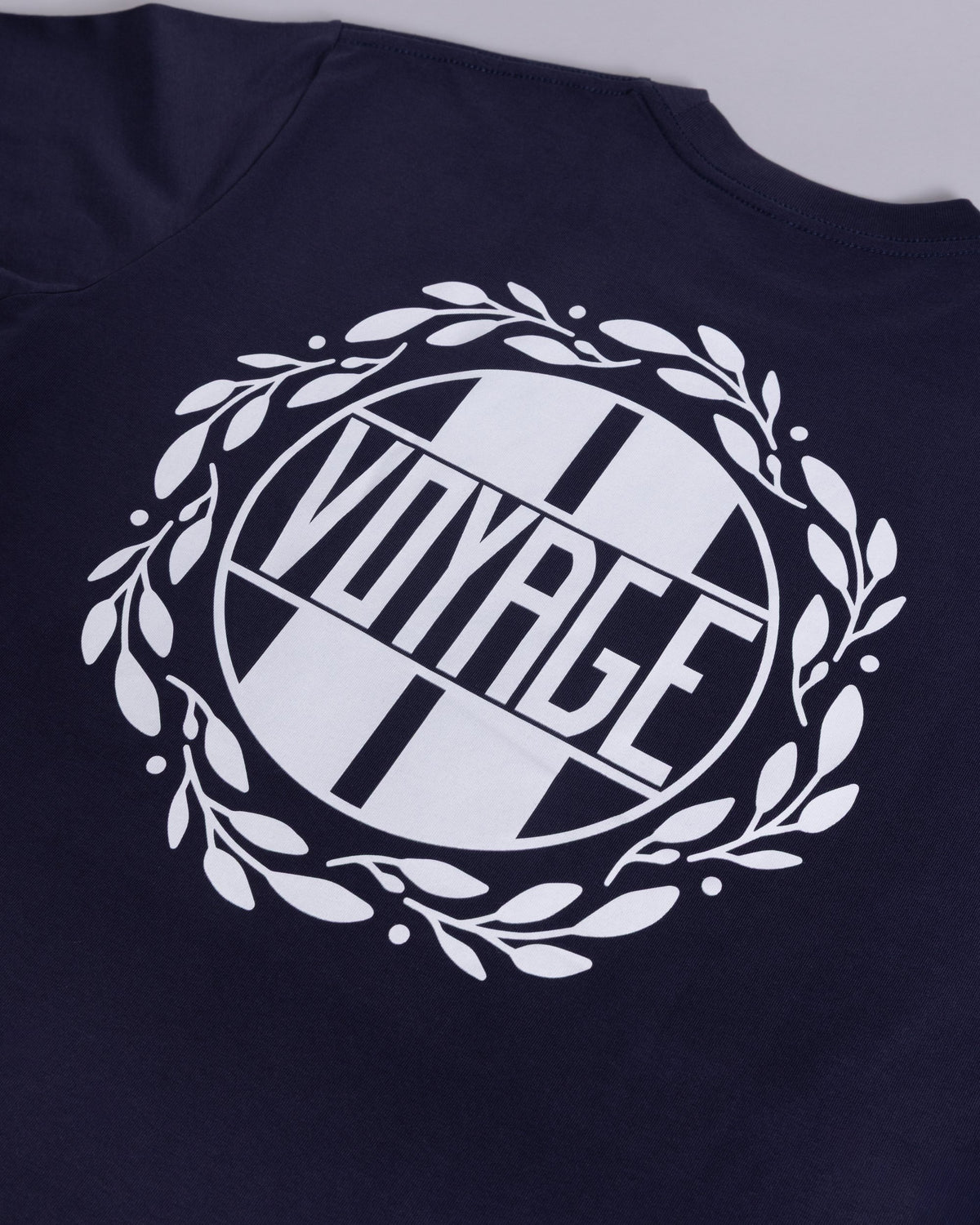 Voyage Emblem Tee Midnight Blue, close-up detail