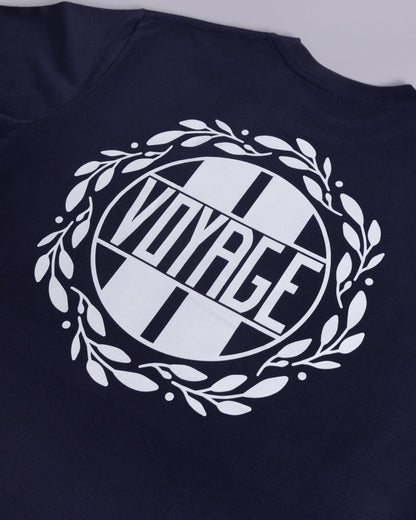 Voyage Emblem Tee Midnight Blue, close-up detail
