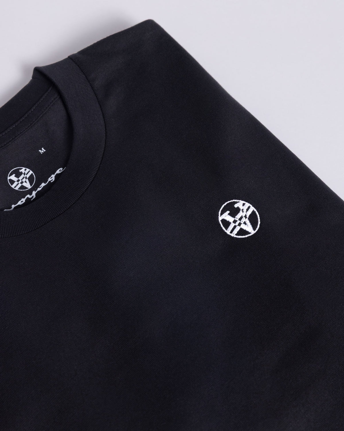 Voyage Icon Tee Black, close-up detail