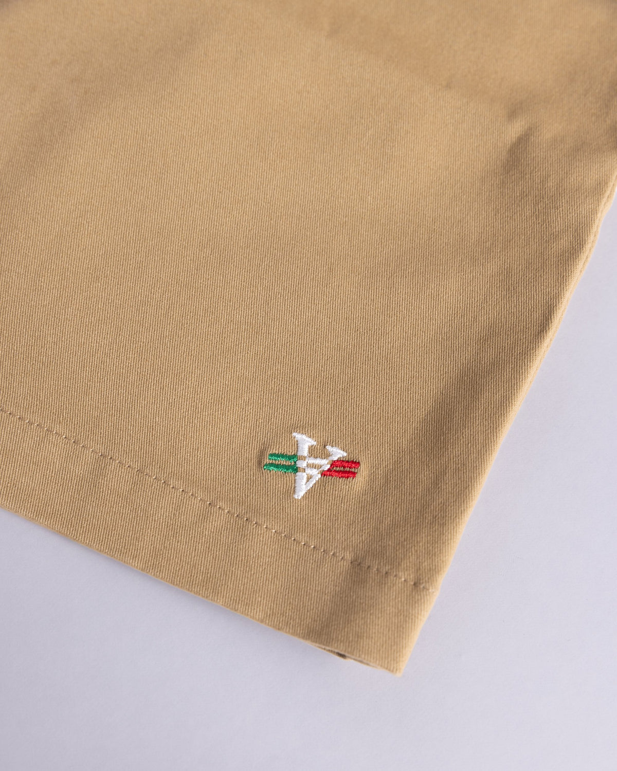 Voyage Bambino Chino Short Sand, close-up detail